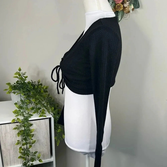 Elodie Black Knit Super Cropped Keyhole Top long Sleeve NEW Size XS - Picture 4 of 10